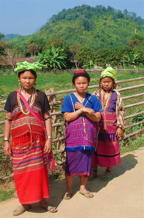 The Karen hill tribe (ethnic minority group), in a traditional village by the Salawin river, on ...