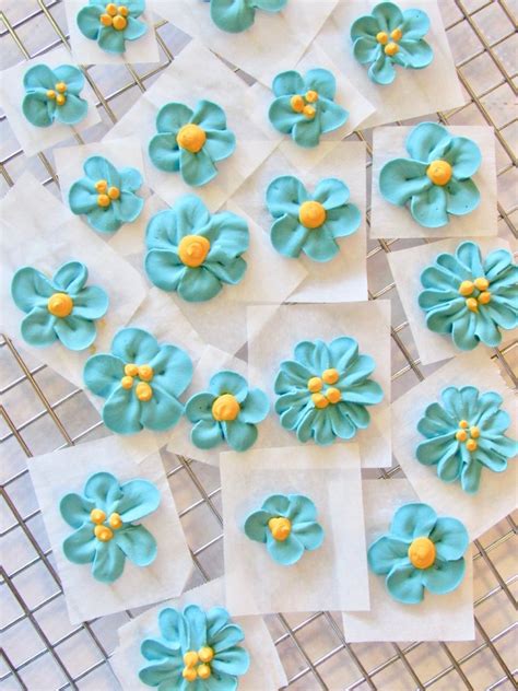 Royal Icing Flowers – Very Cherry Cakes