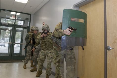 Military Police conduct training scenarios | Article | The United States Army