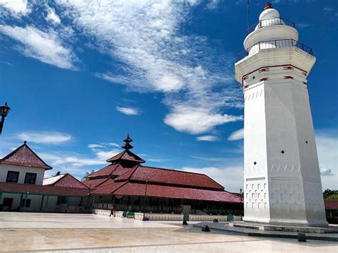 Masjid Agung Banten: Lokasi, Sejarah, Fasilitas & Daya Tarik