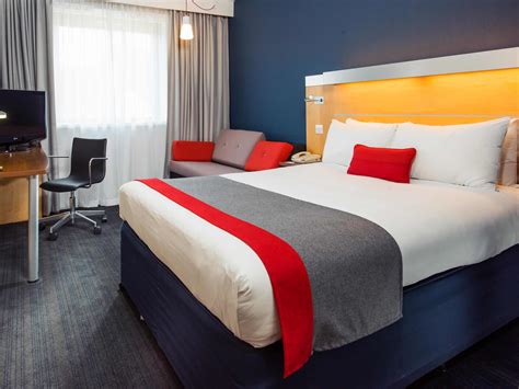 Hotel in Hemel Hempstead near Apsley | Holiday Inn Express Hemel Hempstead