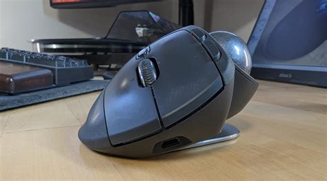 Why I use an ergonomic trackball mouse (and how it can save your wrists ...