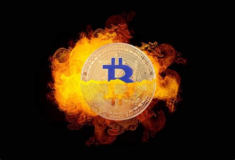 Golden Bitcoin on fire - Creative Commons Bilder