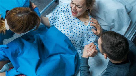 Parto con epidurale: che cos'è, come si fa e svantaggi