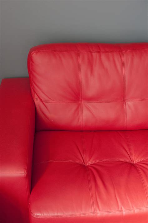Free Image of Red leather settee | Freebie.Photography