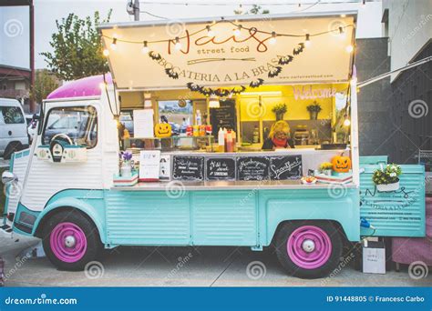 Retro Style Vintage Food Truck Editorial Image - Image of white, retro: 91448805