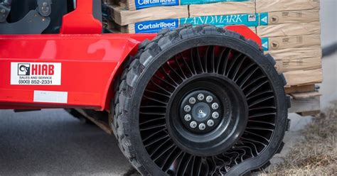 New Michelin X Tweel TMF approved for fitment on Moffett forklifts | Rubber News