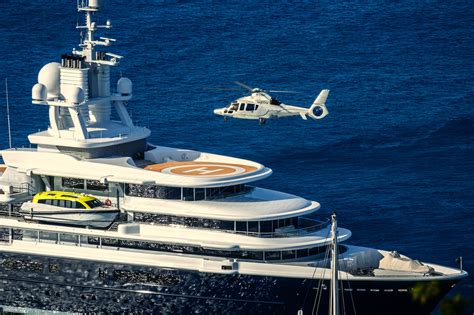 Luna: Helicopter landing. Photo credit Muscapix — Luxury Yacht Charter & Superyacht News