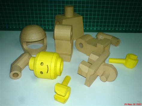 LEGO Minifigure Paper Craft | Gadgetsin