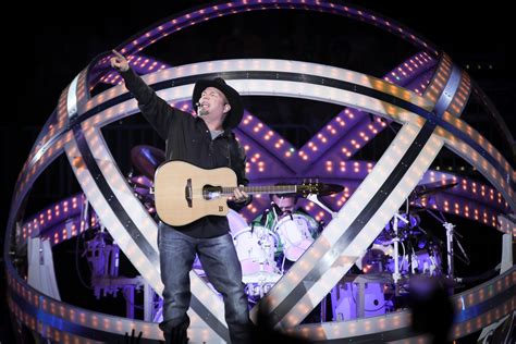 Garth Brooks Announces Live Return to Minneapolis