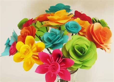 Flores de papel para decorar el interior de vuestra casa