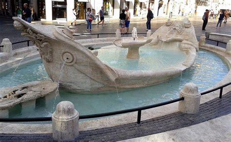 Fontana della Barcaccia.c 1627 by Gian Lorenzo Bernini | Mondrian, Roma, Arte