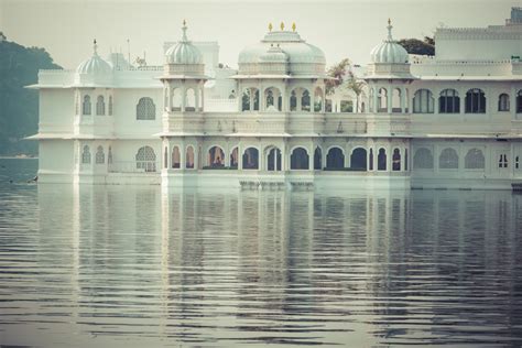 Taj Lake Palace on lake Pichola in Udaipur, Rajasthan, India. | Open Roomz