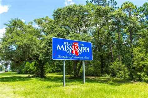 6 Coastal Mississippi Towns To Visit This Year - Betsi Hill Travel