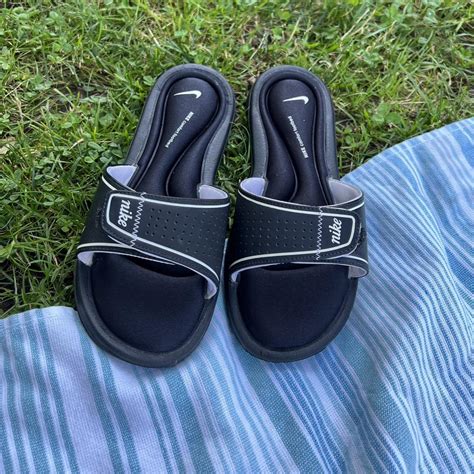 Nike Women's Black and White Slides | Depop