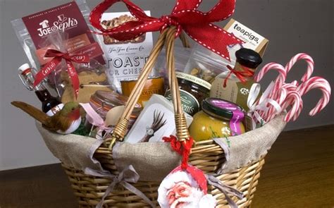 Homespun Stitchworks..... For the love of vintage: Christmas hamper idea