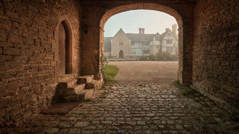 This 835-Year-Old English Manor Needs Some Modern Love - The New York Times