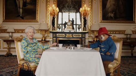 The Queen Has Tea with Paddington Bear [Video]