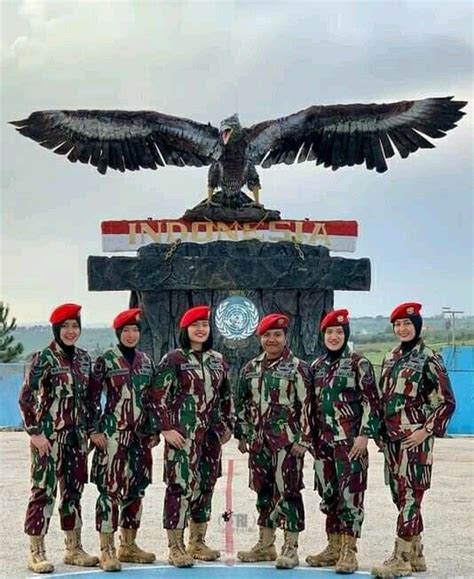 Indonesian🇮🇩 female Army Soldiers. Special forces" KOPASSUS "🇮🇩 | Angkatan darat, Tentara, Militer