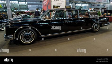 Car landaulet hi-res stock photography and images - Alamy