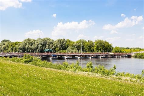 Premium Photo | Pedestrian movable pontoon bridge on moskva river