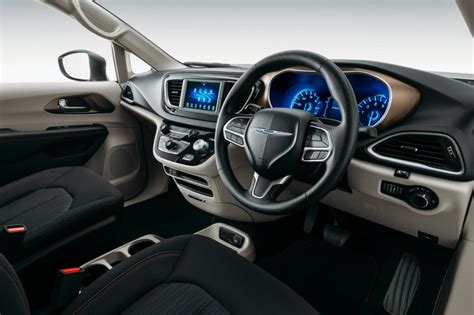 2021 Chrysler Voyager Interior | Top Newest SUV