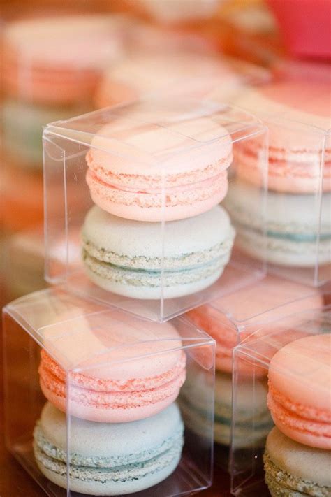 17 Unique Wedding Favor Ideas that Wow Your Guests - MODwedding | Macaroon wedding favors ...