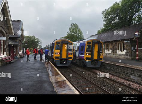 Horton in ribblesdale railway station hi-res stock photography and ...