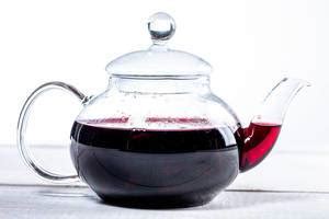 Ceramic brown teapot on a wooden surface - Creative Commons Bilder