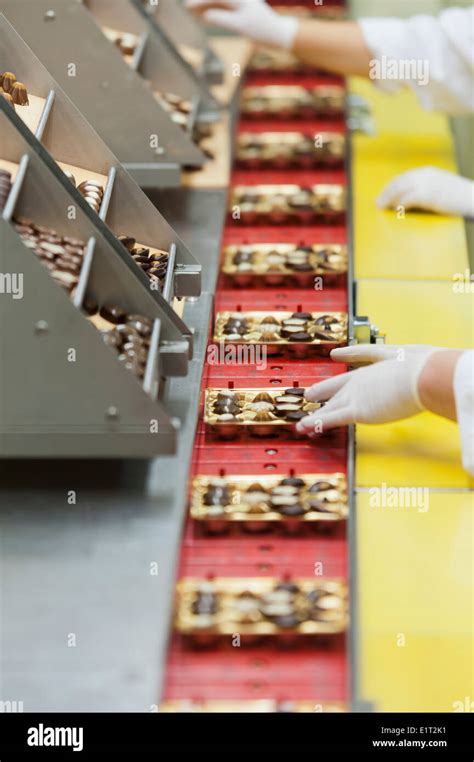 Workers at the Swiss chocolate factory of Lindt & Spruengli in Zurich ...