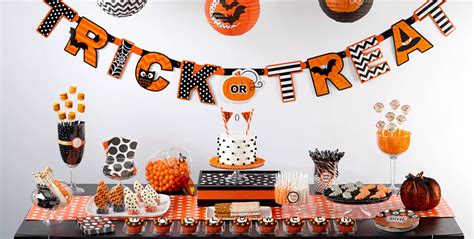 Modern Halloween Party Supplies - Tableware, Balloons, Decorations & More - Party City