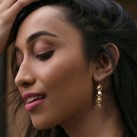 8 Types of Earrings Every Woman Should Know! - Melorra