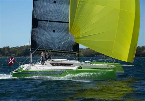 17 Best images about Dragonfly 25 trimaran on Pinterest | Plugs, Boats ...