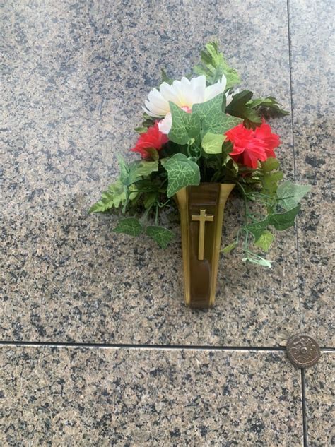 Crypt Niche Floral Program – Catholic Cemeteries of Long Island