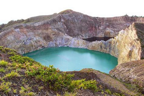 9 Hal yang Hanya Bisa Ditemukan di Danau Kelimutu, Flores