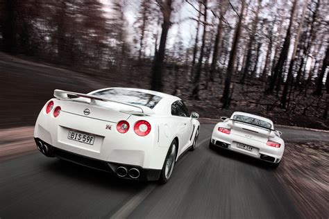 Nissan GT-R vs Porsche 911 GT2