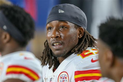 Kareem Hunt: Body cam video shows police interview with woman kicked by former Chiefs star - CBS ...