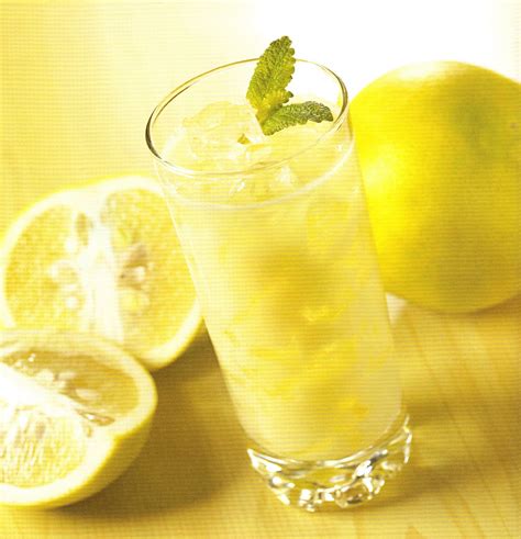 Refrescos e Infusiones Saludables: Jugo de Toronja, Piña y Plátano