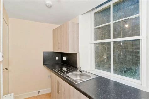 Edinburgh Old Town flat in iconic location hits the market for £175,000 ...