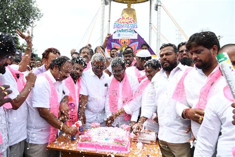 BRS Party Celebration | తెలంగాణ గడ్డపై బీఆర్‌ఎస్‌కు జేజేలు… ఫొటోలు ...