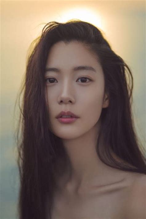 Clara Lee - Facebook, Instagram, Twitter [Profiles]