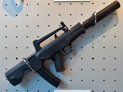 File:QCW05 - 5.8mm submachine gun 20170919.jpg - Wikimedia Commons