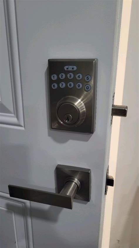 Keypad lock installation in Miami, FL Keyless keypad change and program ...