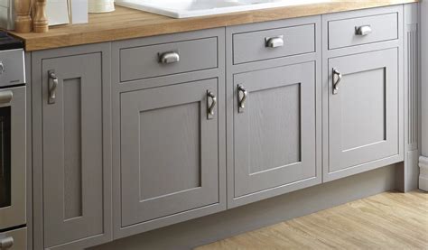 Buyer's guide to kitchen cabinet doors | Help & Ideas | DIY at B&Q