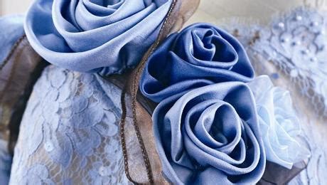 Sew Fabric Flower Corsages as Detachable Embellishments for Garments