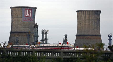 Romania charges Lukoil in $1.9bn fraud — RT Business News