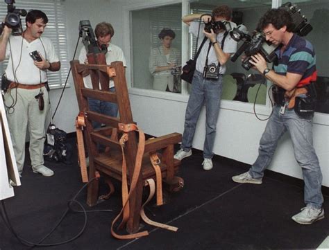 Florida death row inmate's attorneys cite U.S. high court to delay execution