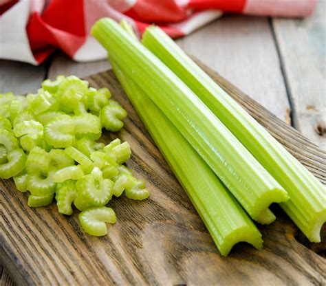 Ingredient: Celery stalks @recipeland