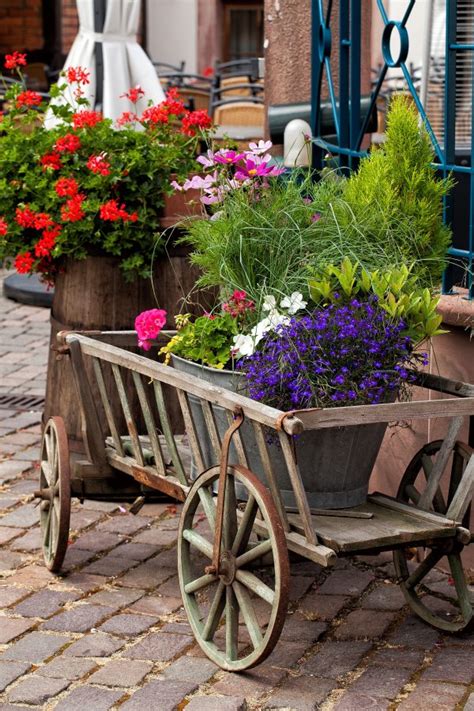 27 Rustic Wagon Planter Ideas | Garden Outline