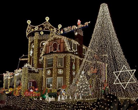 Crazy Christmas Lights: 15 Extremely Over-the-Top Outdoor Displays | Brit + Co